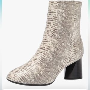 NWT Aerosoles Women's Ankle Fashion Boot, ICE LEATHER  size 11